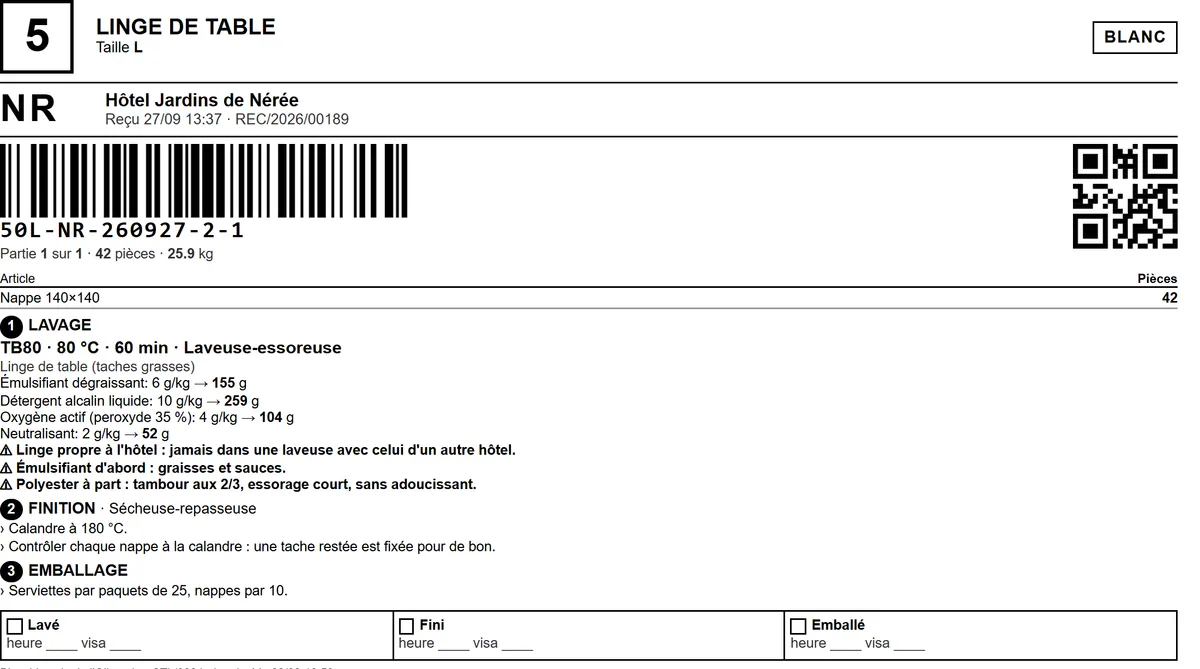 Ticket de lot imprimé avec code-barres, QR code, hôtel, programme de lavage, doses et consignes de finition